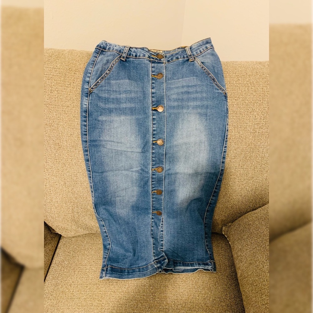 Stretchy vintage Jean button down skirt 26-30 waist